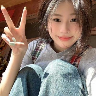 高墙、黑色与帅小伙